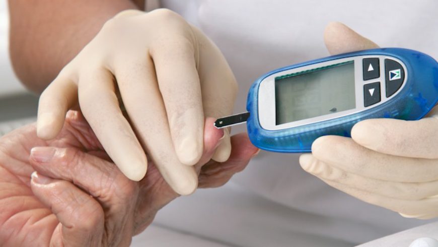 Quais preocupações o portador de diabetes deve ter com os olhos?