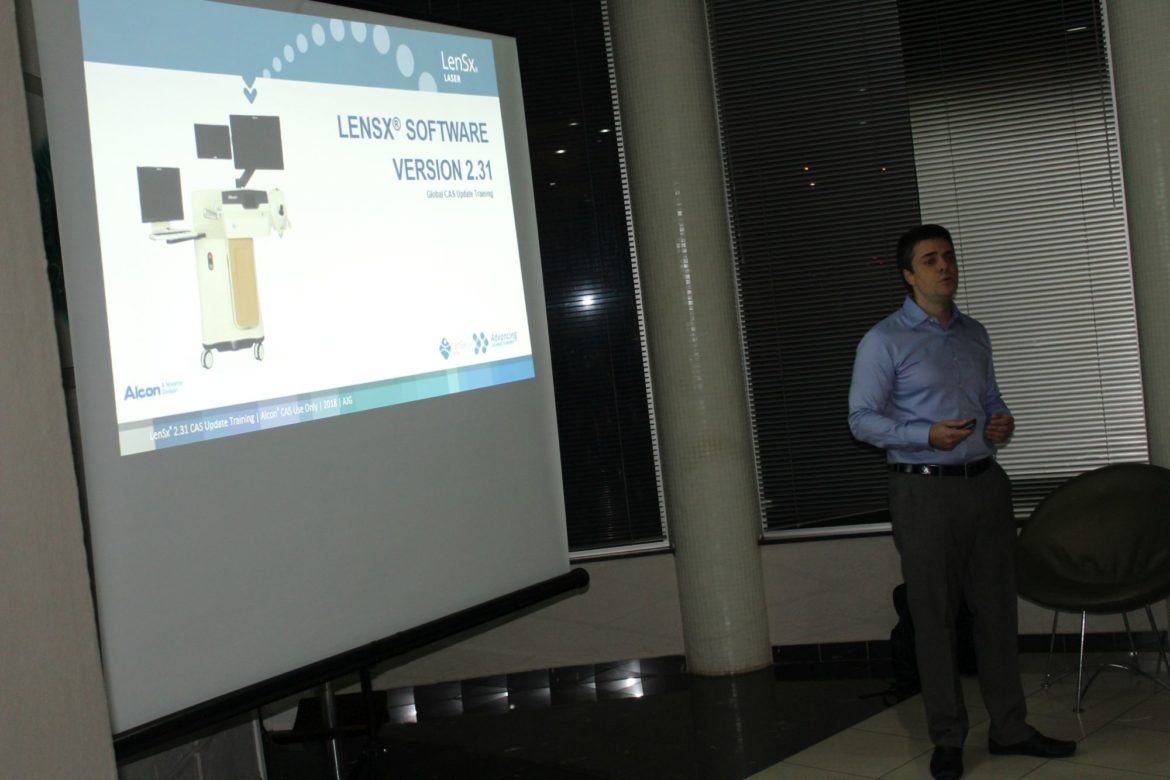 iob-alcon-lensx-4.jpg